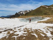 49 Ancora neve alla bella pozza ghiacciata